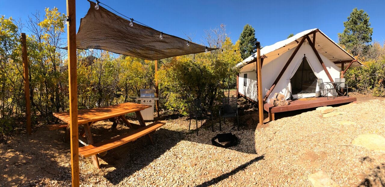 Zion glamping tent and covered picnic area